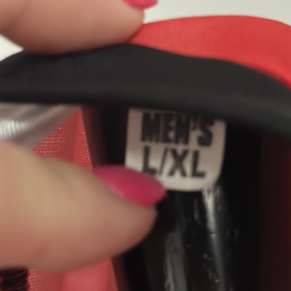 Marvel Lightweight shirt size large/xl - Picture 6 of 6